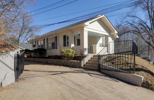 Oxford House | Walk to Oxford Square & Ole Miss: Central Home!