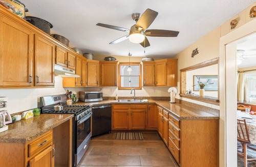 Bonner Springs House | Walk to Parks & Dining: Bonner Springs Home