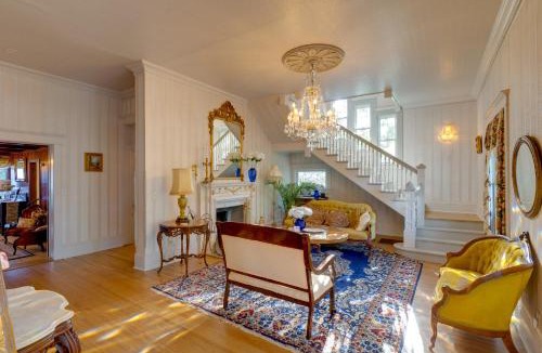 Lawrenceburg House | Walk to The Square! Historic Lawrenceburg Home