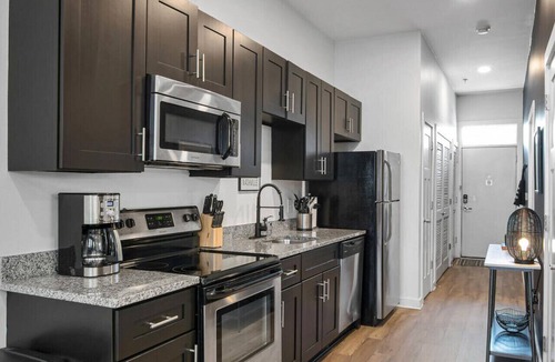 Hillsboro Village Condo | Walk to Vanderbilt University & Hospital, Belmont - Shuffle Board, Free Parking