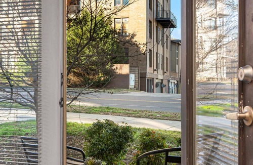 Hillsboro Village Condo | Walk to Vanderbilt University & Hospital, Belmont - Shuffle Board, Free Parking