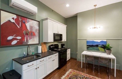 Downtown Louisville House | Walk to Whiskey Row & KICC | Downtown Group Stay 16+ guests | 7 bedrooms | 15 beds | 7 baths