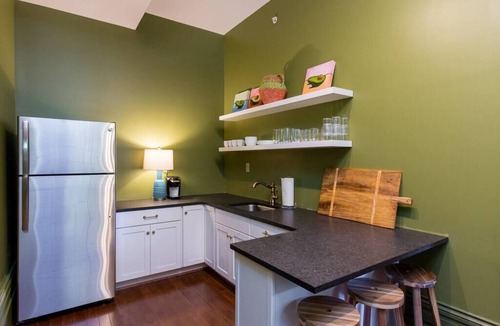 Downtown Louisville House | Walk to Whiskey Row & KICC | Downtown Group Stay 16+ guests | 7 bedrooms | 15 beds | 7 baths