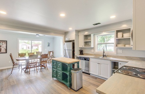 Holt House | Walk to Winery! Home w/Patio & Yard in Holt