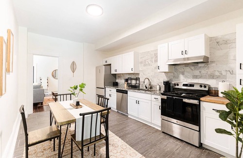 East Walnut HIlls House | Walkable East Walnut Hills/Modern 1BR + Workspace