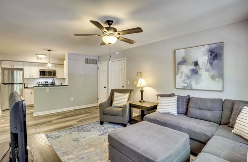 Quality Hill Condo | Walkable Pet-Friendly Monthly Stay in Quality Hill