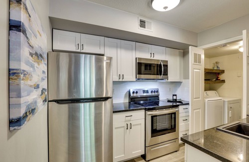 Quality Hill Condo | Walkable Pet-Friendly Monthly Stay in Quality Hill