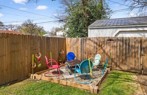 Highlands House | Walkable stay near downtown parks and nightlife