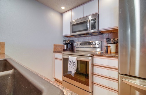 Afton House | Water-View Patio, Near Golf! Port Duncan Retreat