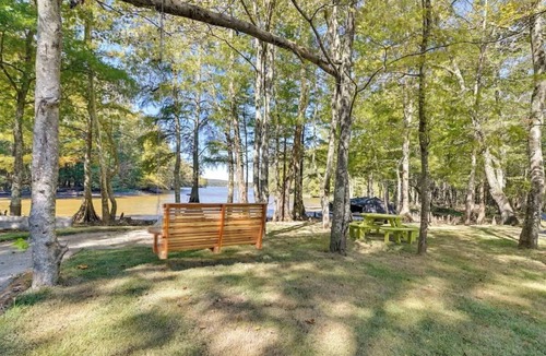 Cherokee Cabin | Waterfront cabin-Couples getaway *Private hot tub*