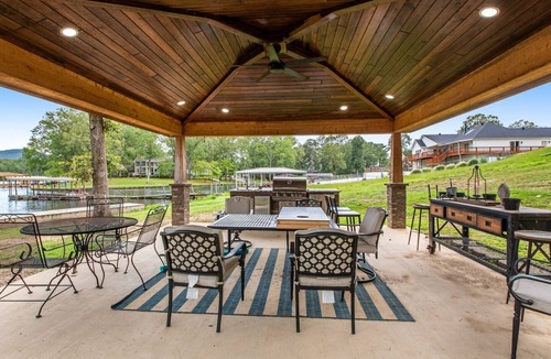 Mid America House | Waterfront, hot tub, dock with multi slips,pets OK