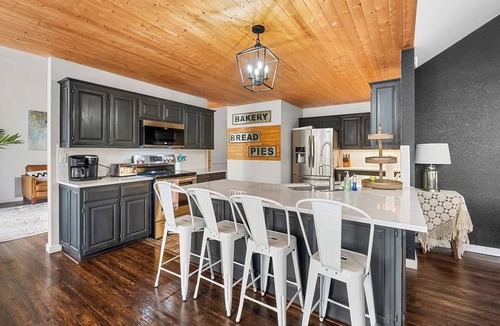 Bella Vista House | Waterfront Lakehouse with Dock, Kayaks, Paddleboards, Hot tub