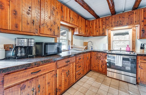 Maple Mount Cabin | Waterfront Log Cabin in Kentucky: Fire Pit, Grill!