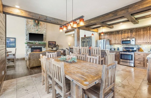 Indian Point House | WaterMill Cove Luxury Lakefront Villa A~AMAZING VIEWS~Lazy River~HUGE POOL~2Mi to SDC