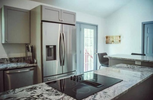 Rogers House | Weekday discount rates. Spacious 4 BR, hot tub, large kitchen Red River Gorge