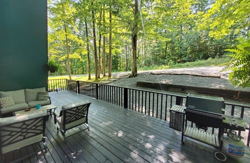 Jamestown Cabin | "Weekend at Bernie's" 1 mile to Jamestown Marina, Jamestown, KY