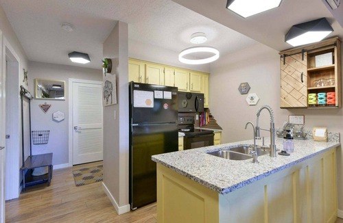 Notch Estates Condo | Welcome to the Honeybee Condo