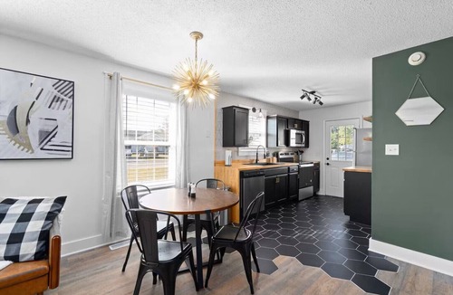 Oak Grove House | Welcome to The Honeycomb - Stylish 2 BR near Ft. Campbell & Oak Grove Casino