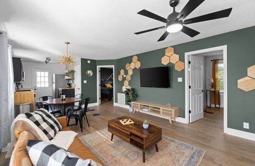 Oak Grove House | Welcome to The Honeycomb - Stylish 2 BR near Ft. Campbell & Oak Grove Casino