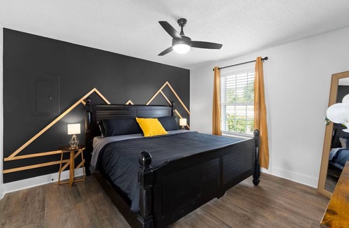 Oak Grove House | Welcome to The Honeycomb - Stylish 2 BR near Ft. Campbell & Oak Grove Casino