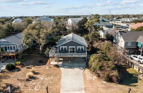Emerald Isle Cottage | Welcome to your perfect pet-friendly Emerald Isle beach getaway!