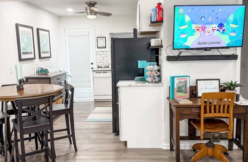 Shelbyville House | WelcomeTreatsWaiting| CentralLocation| Comfortable