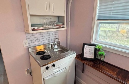 Olathe Apartment | Welcoming 1-bedroom apartment with AC loads of amenities in cozy Olathe Kansas