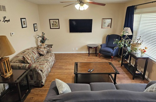 Millard House | West Omaha home. clean, nice & safe ! Near a park