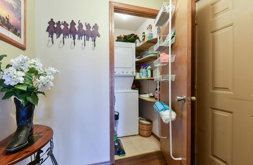 Notch Estates Cabin | Westcreek Ranch @ Notch - NO Stairs! 2 Pools, Fishing Lake, 1 Mile to Sdc!