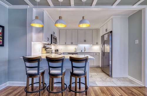 Dandridge House | What's Your Hurry- Lake Front, Boat Dock, Game Room, Hot Tub, WIFI!