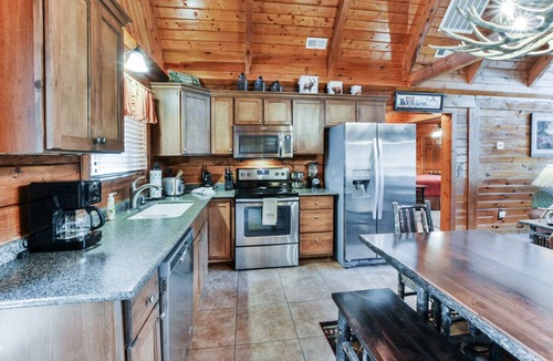 Branson Cedars Cabin | Whispering Moose | 3 Bed, 2 Bath
