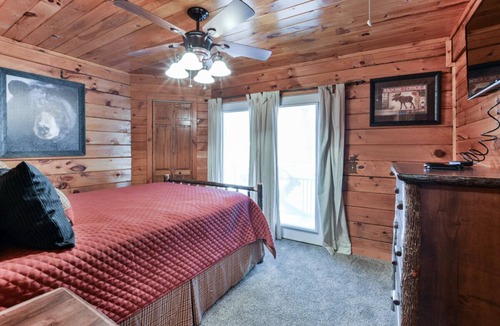 Branson Cedars Cabin | Whispering Moose | 3 Bed, 2 Bath