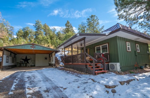 Ruidoso Cabin | Whispering Pines Cabin with Hot Tub in Ruidoso