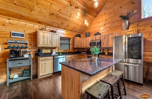 Gatlinburg - Pigeon Forge Cabin | Whispering Pines Retreat By Ghosal Luxury Lodging