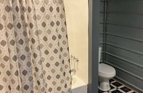 Eminence Apartment | White Family Suite