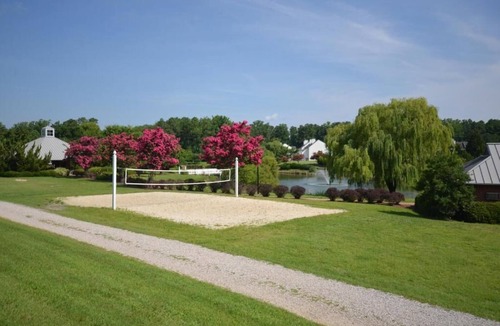Berkeley Villa | Williamsburg | Colonial Gardens Stay | Pool & Tennis