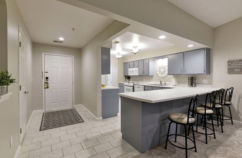 Branson Condo | Wonderful Updated Luxury Condo-Heart of Branson-Affordable-Indoor Pool-Spacious