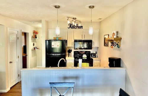 Notch Estates Condo | Woodland Retreat~NEAR SDC~ Fishing~Pools~No Stairs