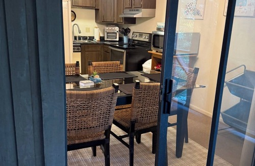 Bronston Condo | Woodson Bend Condo. Golf, Pool, Restaurant, Entertainment & More! Near Burnside.
