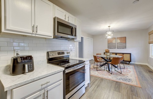 Normal House | Work & Play: Extended Stay 5 Mi to Dtwn Huntsville