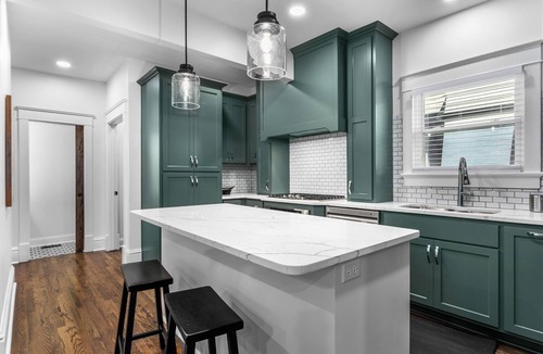 Southmoreland House | World Cup HQ! 6BR KC Home w/Hot Tub, Cinema, BBQ & Game Room