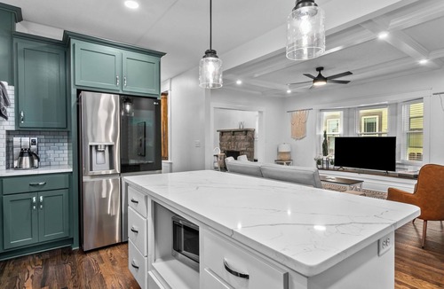 Southmoreland House | World Cup HQ! 6BR KC Home w/Hot Tub, Cinema, BBQ & Game Room