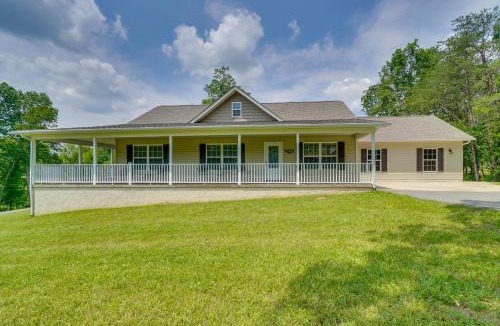 Crossville House | Wraparound Porch: Home Near Dtwn Crossville!