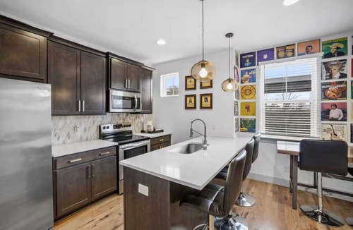 The Nations House | Y'alliday Inn - Y'all come stay in Nashville's best neighborhood. 3bed/3bath