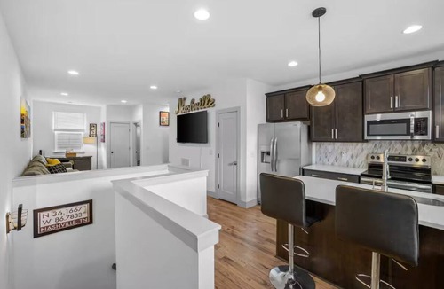 The Nations House | Y'alliday Inn - Y'all come stay in Nashville's best neighborhood. 3bed/3bath