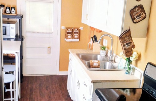 Kansas City House | Your Cozy Home Away From Home, Sleeps 6, Full Kitchen, Workspace, 65 In TV's