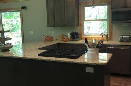 Rogers Cabin | Your search ends with KSW Cabin. All a group needs, incl. 5 bathrooms. Sleeps 14