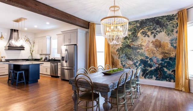 15 Min to Bourbon Fest | 4 En-Suites | Sleeps 10