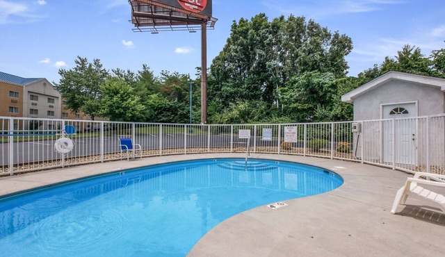 2 Affordable Rooms | Convenient Location by Interstate 40 – Easy Access