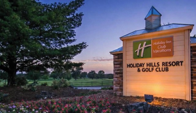 2 bedroom condo w/covered deck on Golf Club complex near gorgeous Branson Mo.